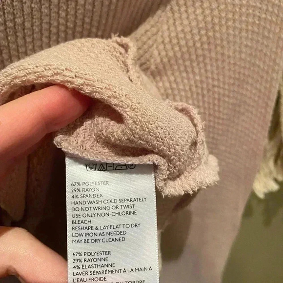 URBAN OUTFITTERS BLUSH TURTLENECK BELL SLEEVE CROP TOP SIZE M - Picture 5 of 6